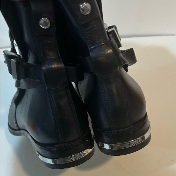 MICHAEL MICHAEL KORS
Arley Leather Ankle Boot Size 6.5 - Picture 4 of 10